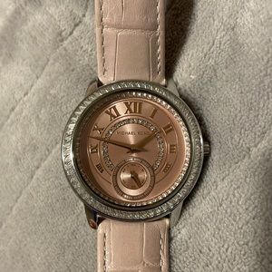 EUC Like New Michael Kors rose gold watch MK2446